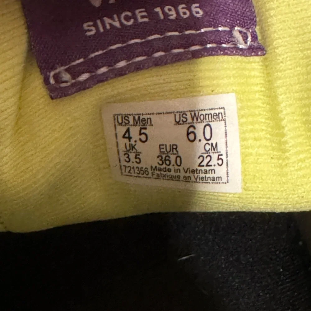 Vans - Picture 3 of 4